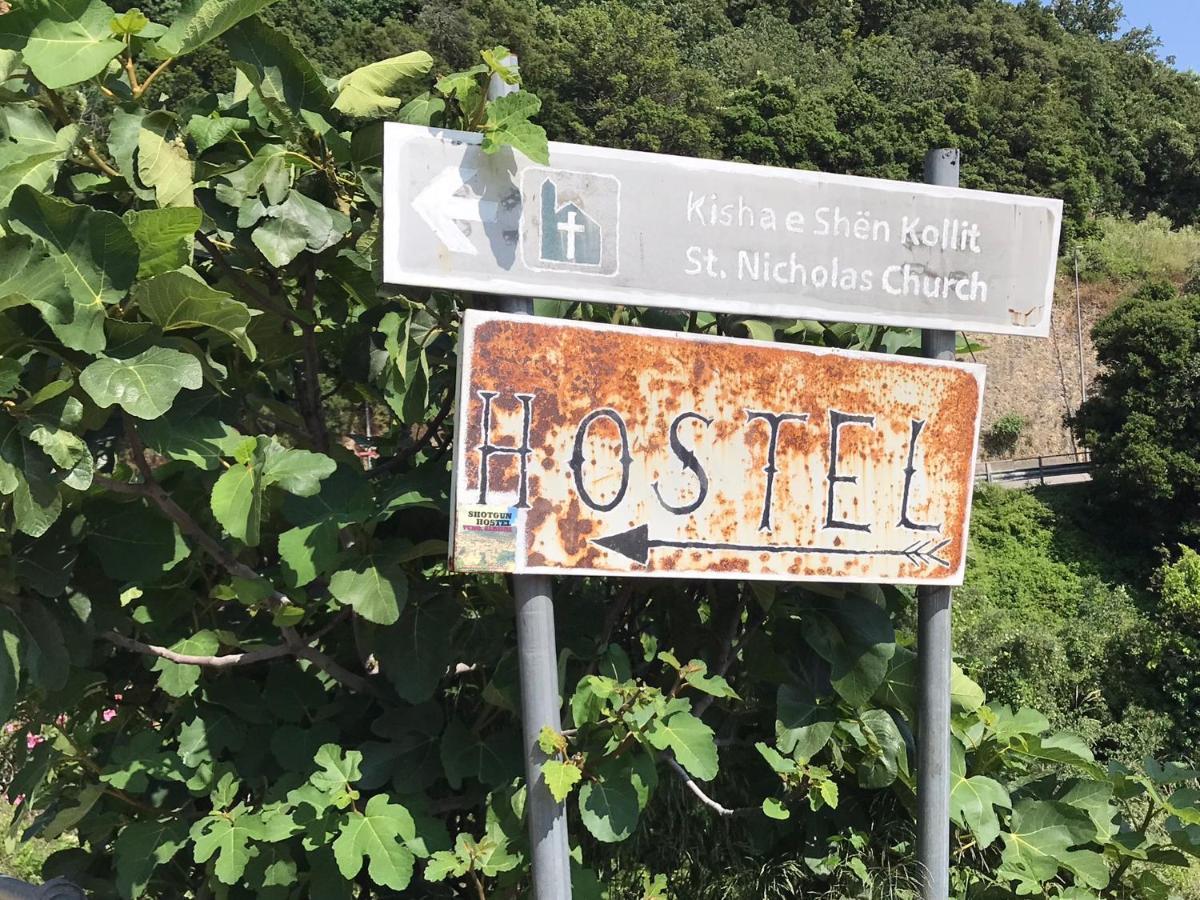 Shotgun Hostel Vuno